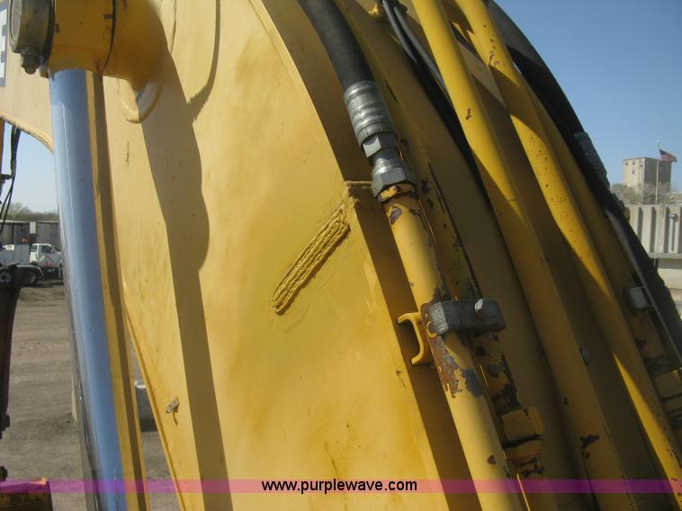 image for item H8724 2001 John Deere 270 LC excavator