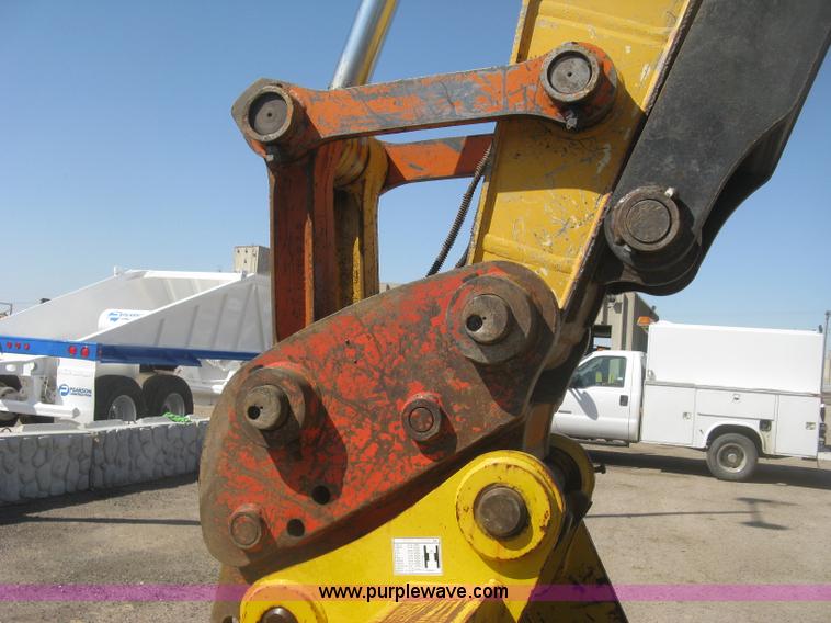 image for item H8724 2001 John Deere 270 LC excavator