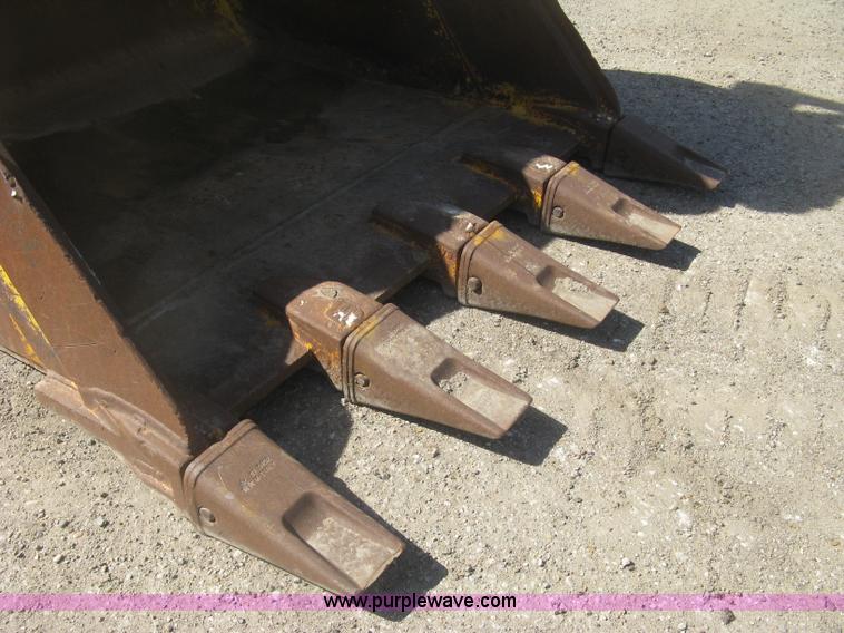 image for item H8724 2001 John Deere 270 LC excavator