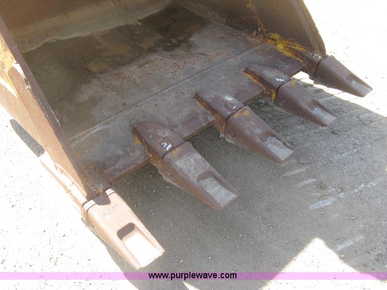 image for item H8724 2001 John Deere 270 LC excavator