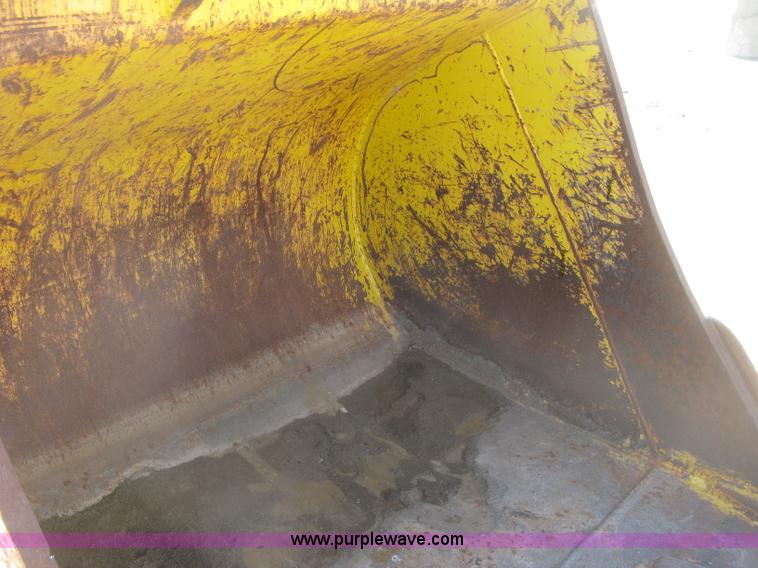 image for item H8724 2001 John Deere 270 LC excavator