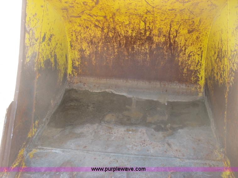 image for item H8724 2001 John Deere 270 LC excavator