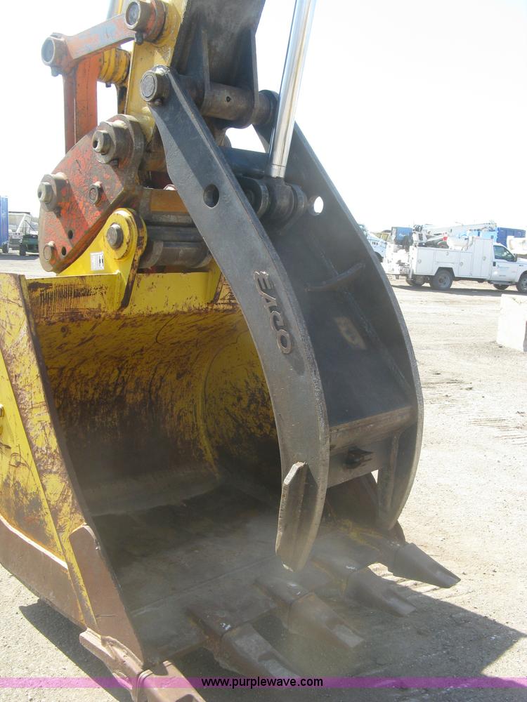 image for item H8724 2001 John Deere 270 LC excavator