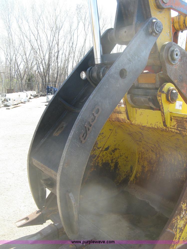 image for item H8724 2001 John Deere 270 LC excavator