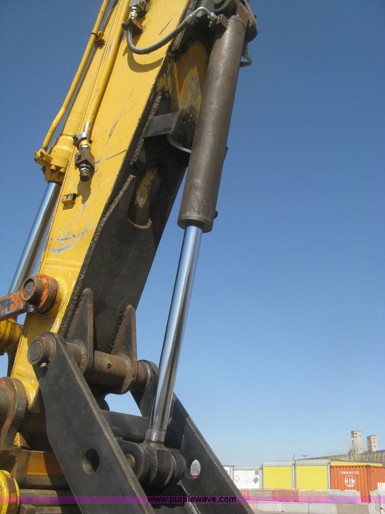 image for item H8724 2001 John Deere 270 LC excavator