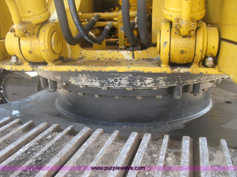 image for item H8724 2001 John Deere 270 LC excavator