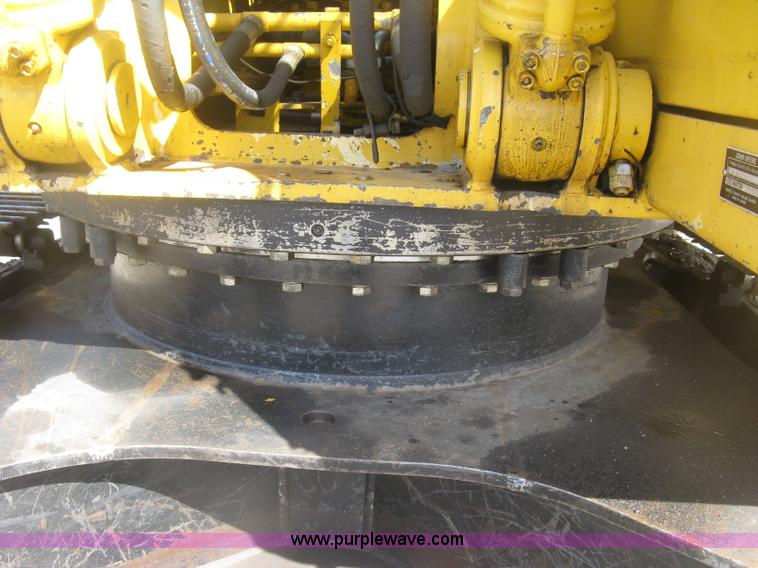 image for item H8724 2001 John Deere 270 LC excavator