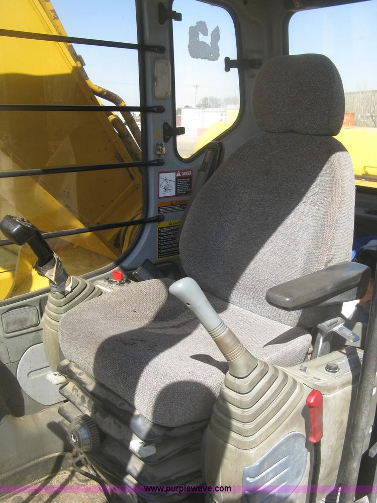 image for item H8724 2001 John Deere 270 LC excavator