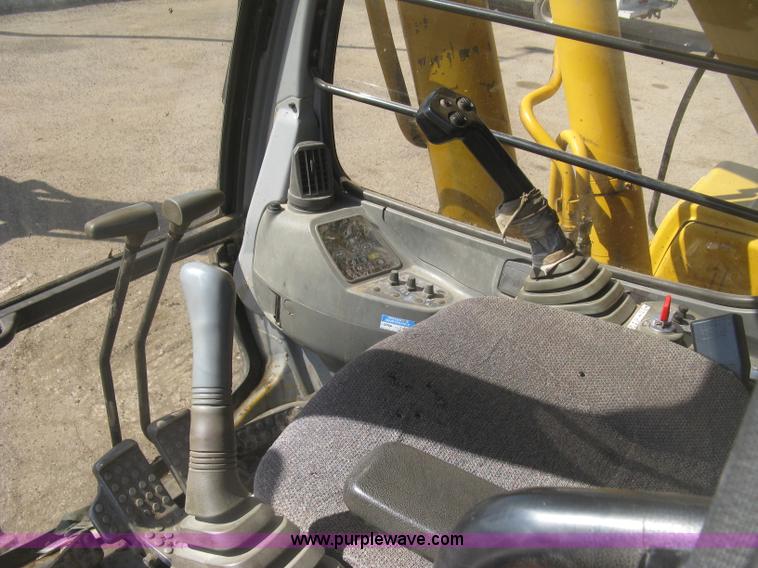 image for item H8724 2001 John Deere 270 LC excavator