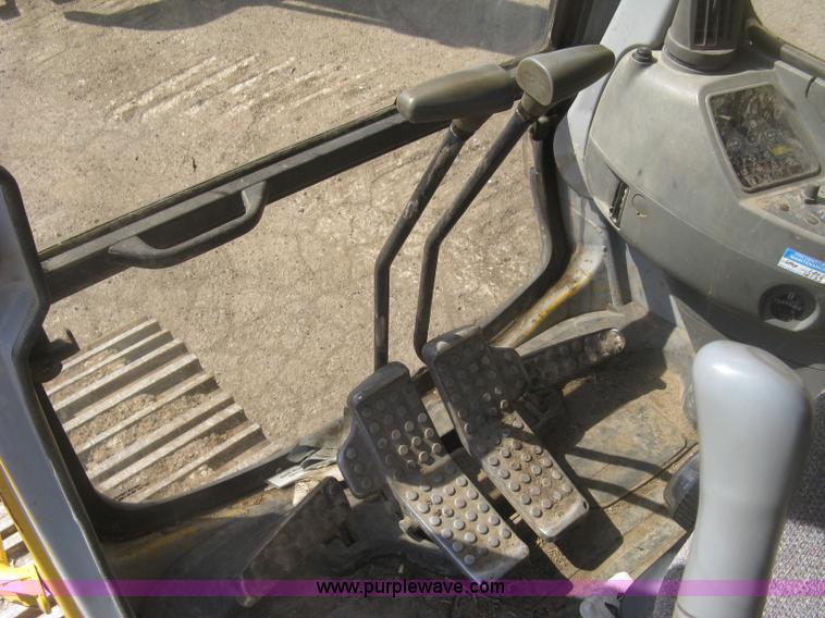 image for item H8724 2001 John Deere 270 LC excavator