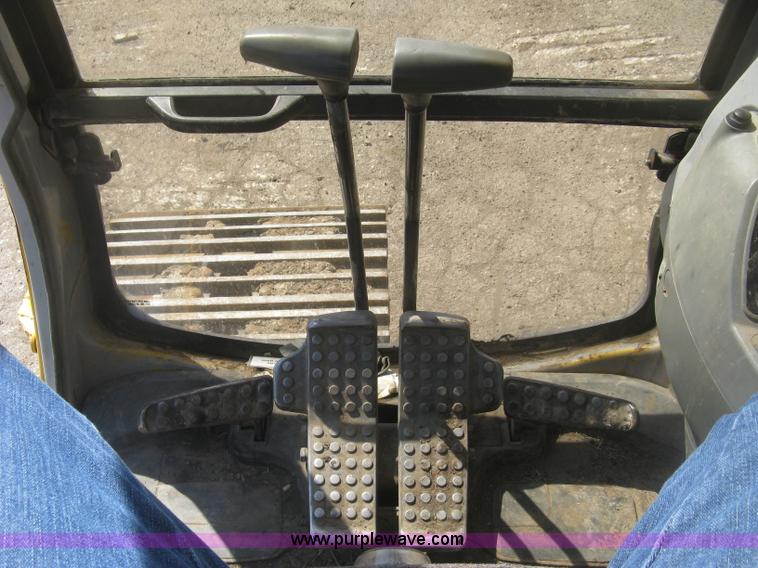 image for item H8724 2001 John Deere 270 LC excavator