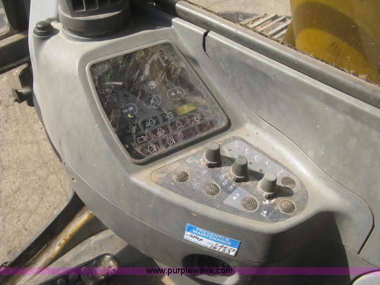 image for item H8724 2001 John Deere 270 LC excavator