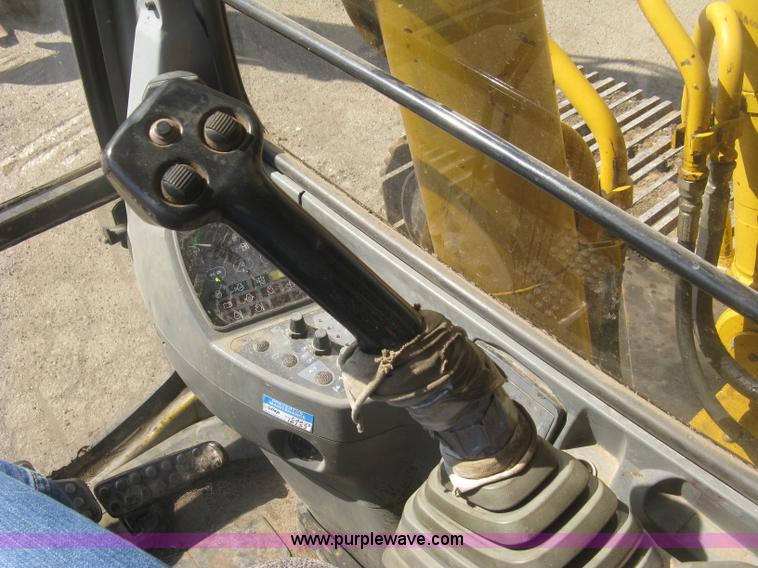 image for item H8724 2001 John Deere 270 LC excavator