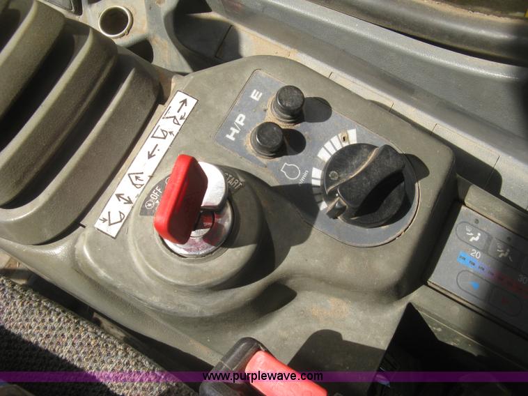 image for item H8724 2001 John Deere 270 LC excavator