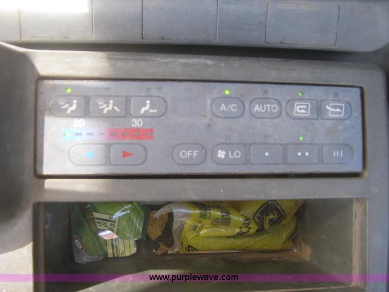 image for item H8724 2001 John Deere 270 LC excavator