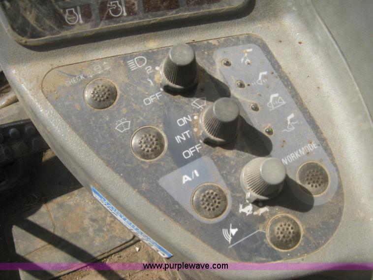 image for item H8724 2001 John Deere 270 LC excavator