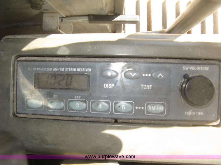 image for item H8724 2001 John Deere 270 LC excavator