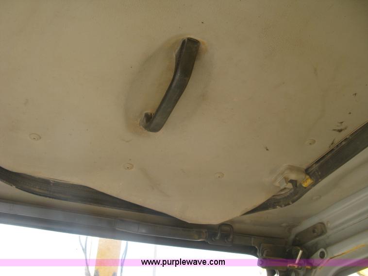 image for item H8724 2001 John Deere 270 LC excavator