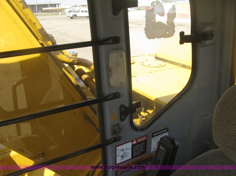 image for item H8724 2001 John Deere 270 LC excavator