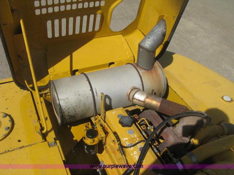 image for item H8724 2001 John Deere 270 LC excavator