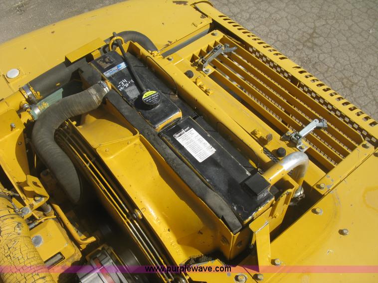 image for item H8724 2001 John Deere 270 LC excavator