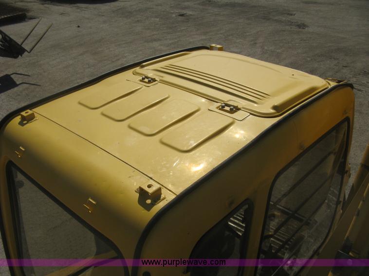 image for item H8724 2001 John Deere 270 LC excavator