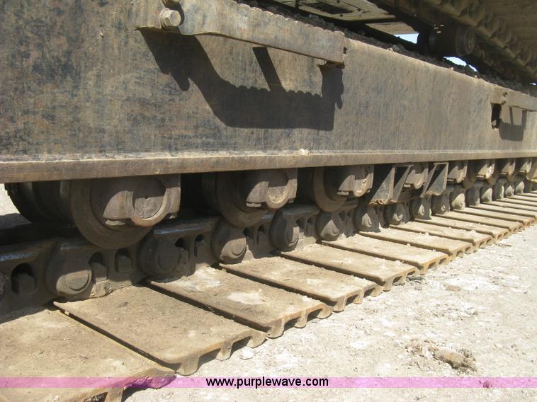 image for item H8724 2001 John Deere 270 LC excavator