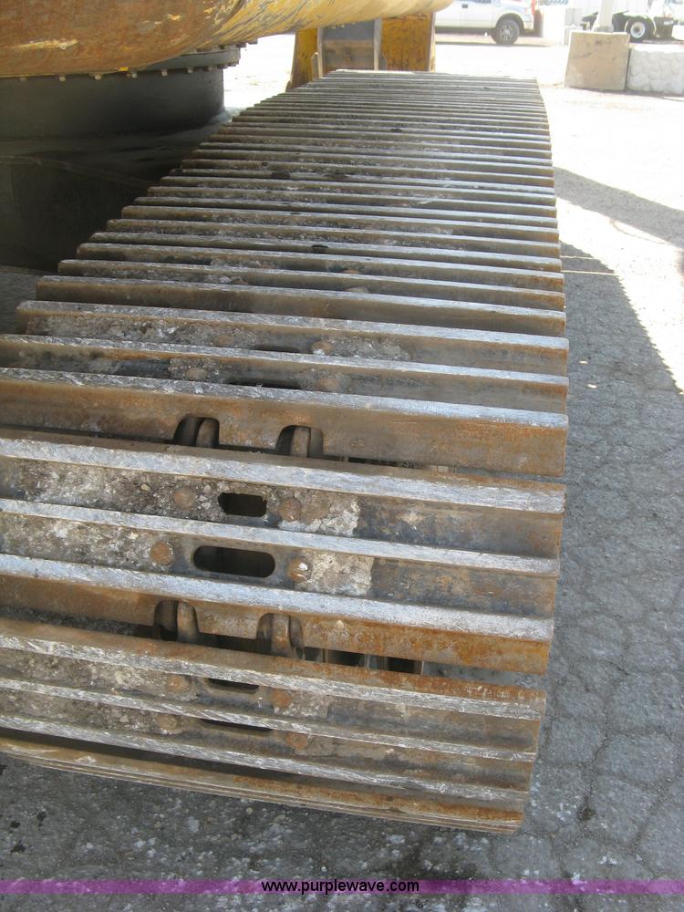 image for item H8724 2001 John Deere 270 LC excavator