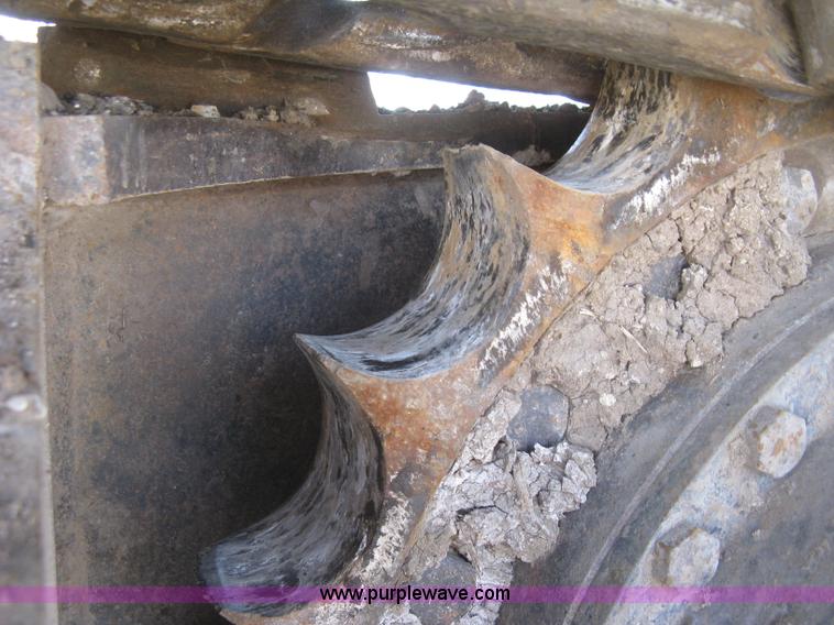 image for item H8724 2001 John Deere 270 LC excavator