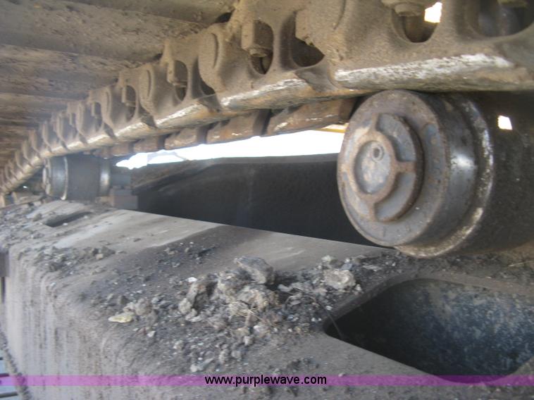 image for item H8724 2001 John Deere 270 LC excavator