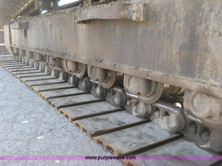 image for item H8724 2001 John Deere 270 LC excavator