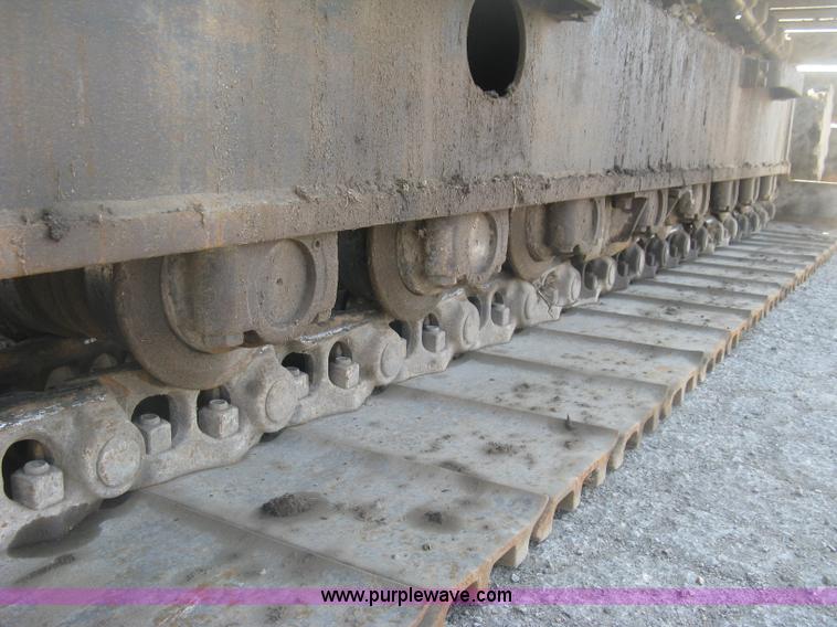 image for item H8724 2001 John Deere 270 LC excavator