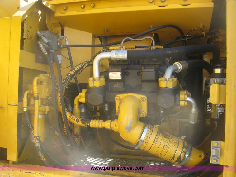 image for item H8724 2001 John Deere 270 LC excavator