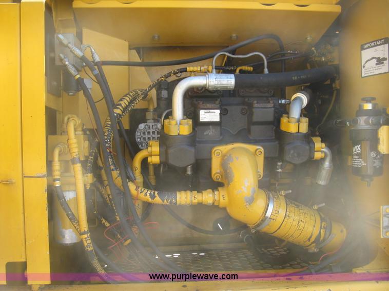 image for item H8724 2001 John Deere 270 LC excavator