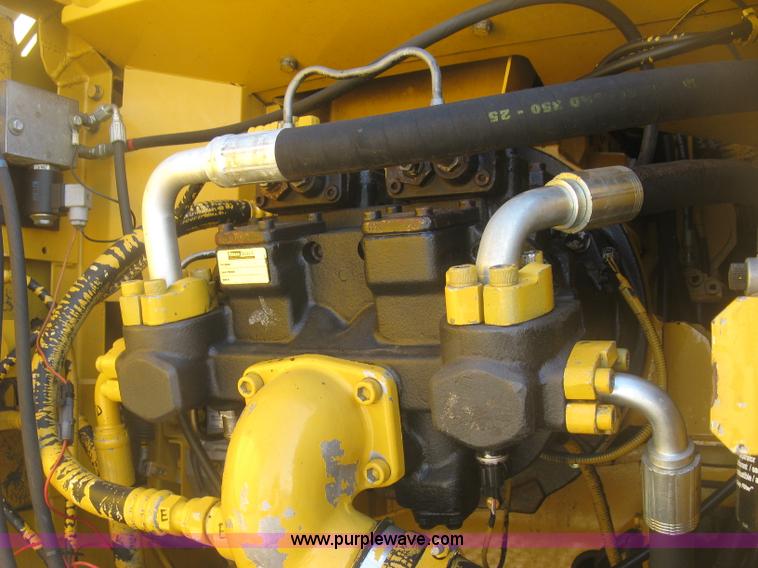 image for item H8724 2001 John Deere 270 LC excavator