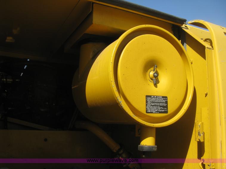 image for item H8724 2001 John Deere 270 LC excavator