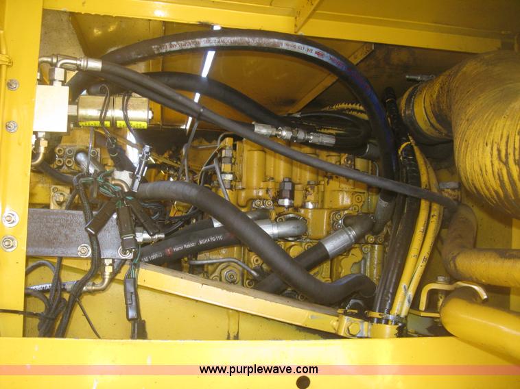 image for item H8724 2001 John Deere 270 LC excavator