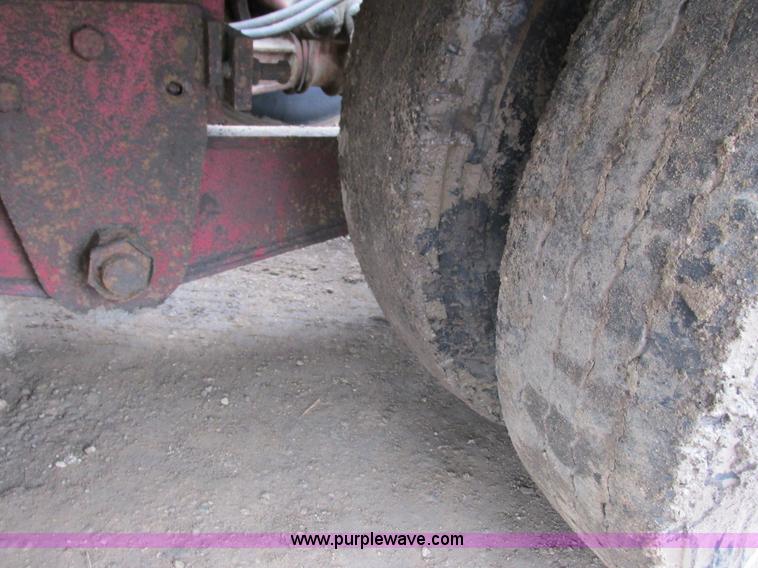 image for item I3753 1983 Hyster tilt deck trailer