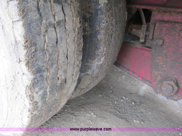 image for item I3753 1983 Hyster tilt deck trailer