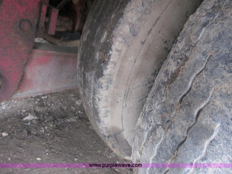 image for item I3753 1983 Hyster tilt deck trailer