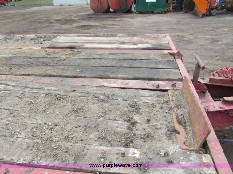 image for item I3753 1983 Hyster tilt deck trailer