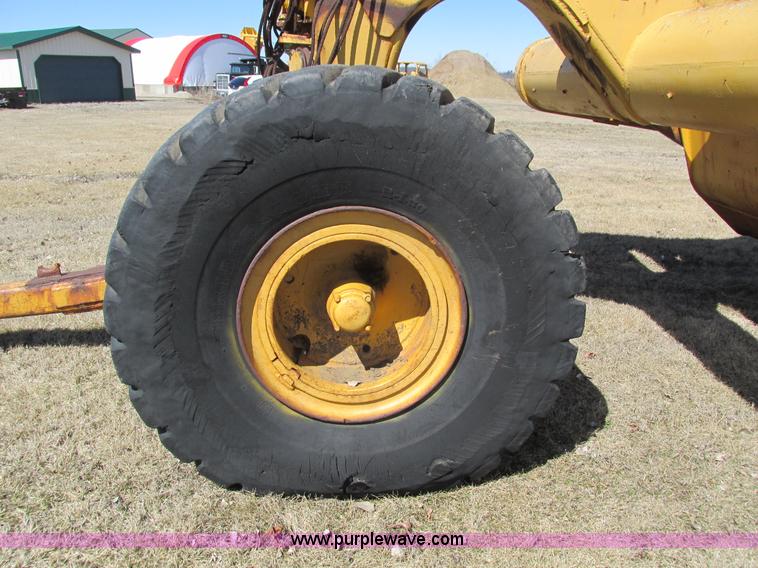 image for item I4012 Caterpillar 80 pull scraper