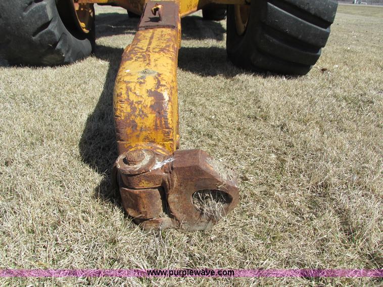 image for item I4012 Caterpillar 80 pull scraper