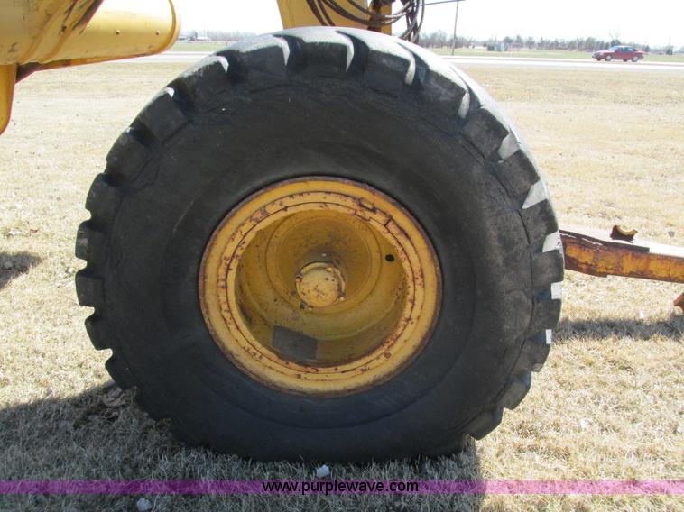 image for item I4012 Caterpillar 80 pull scraper