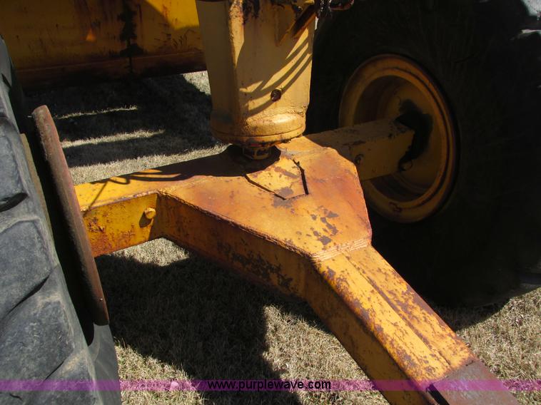 image for item I4012 Caterpillar 80 pull scraper