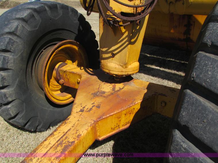 image for item I4012 Caterpillar 80 pull scraper