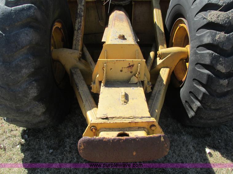 image for item I4012 Caterpillar 80 pull scraper
