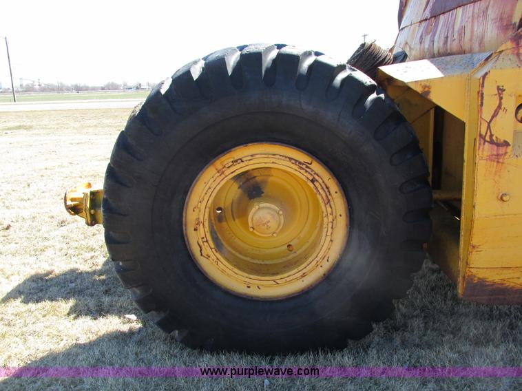 image for item I4012 Caterpillar 80 pull scraper