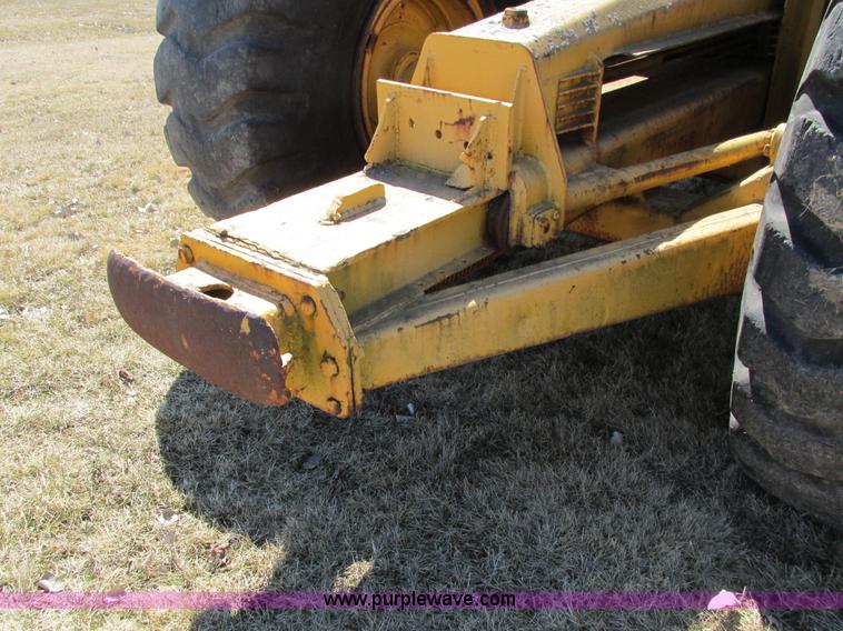 image for item I4012 Caterpillar 80 pull scraper