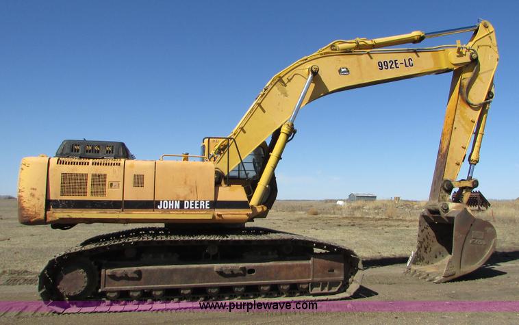 image for item I6527 1997 John Deere 992E-LC excavator